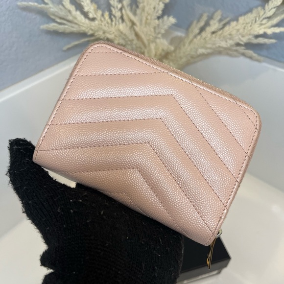 ❌SOLD❌🎀 SAINT LAURENT CASSANDRE MATELASSÉ COMPACT ZIP AROUND WALLET IN GRAIN DE - Picture 6 of 15